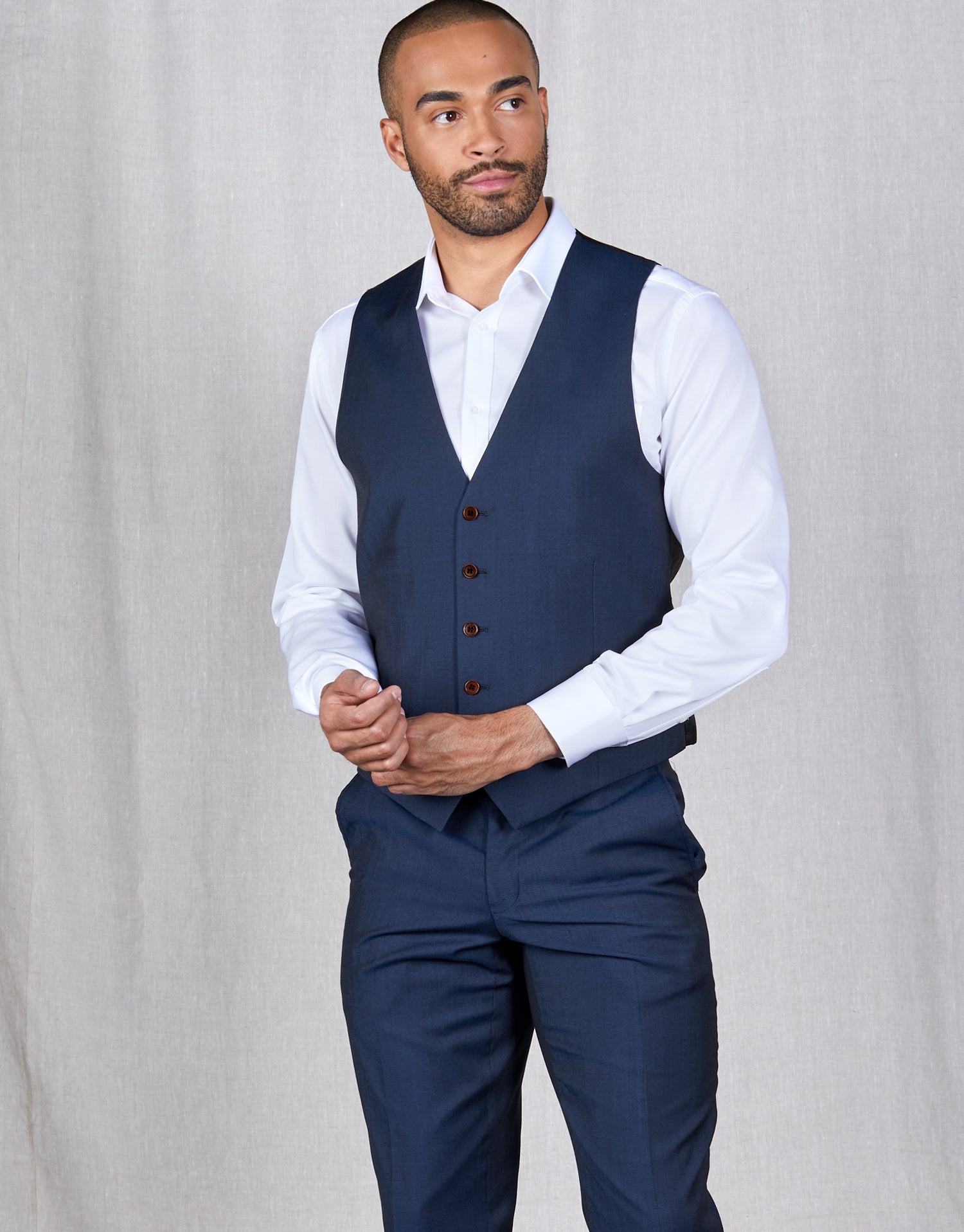 Don is 190cm (6'2") wearing size 100
