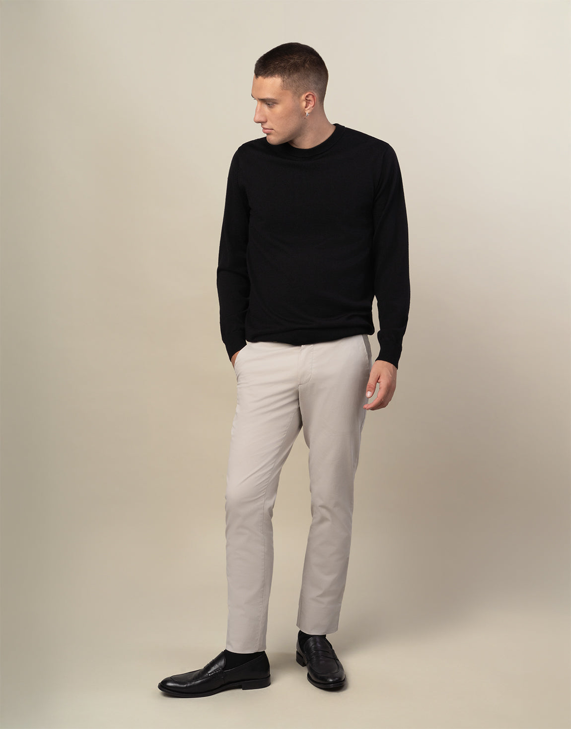 Ollie is 186cm wearing size 33
