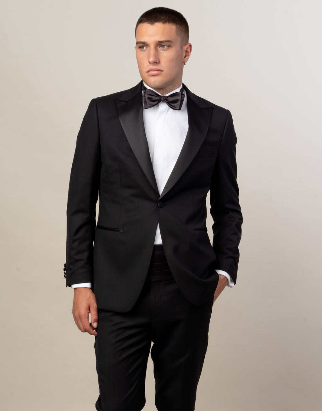 Ollie is 186cm wearing size 100 Regular