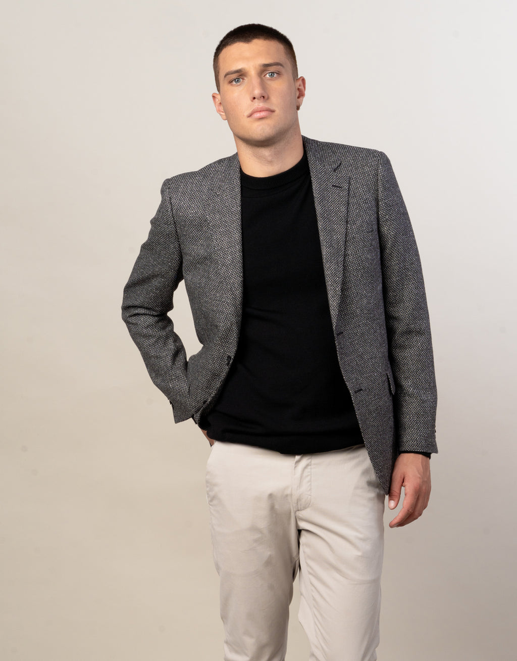 Ollie is 186cm wearing size 100 Regular