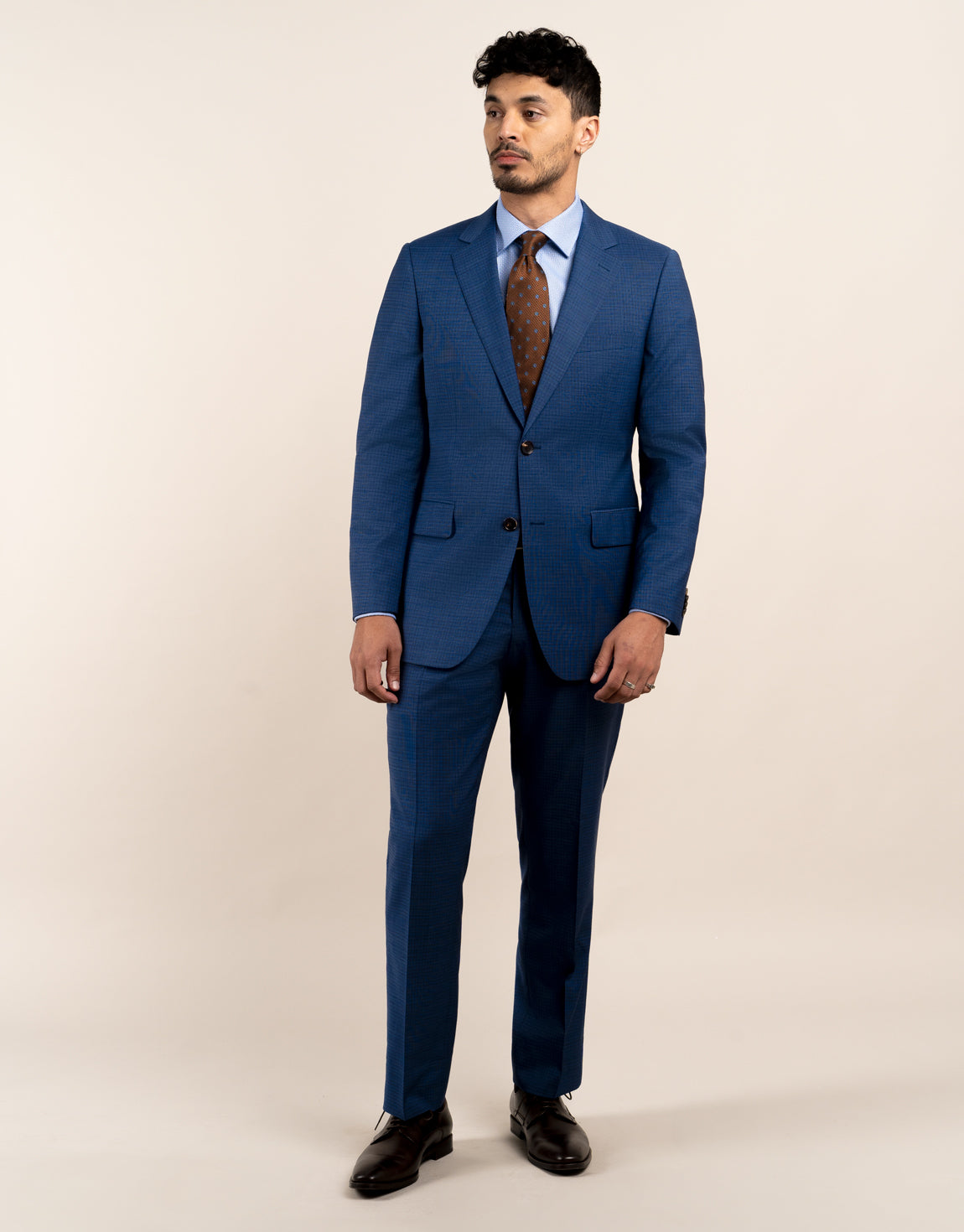 Shay is 185cm wearing size 100 Regular jacket & 88 Regular trouser