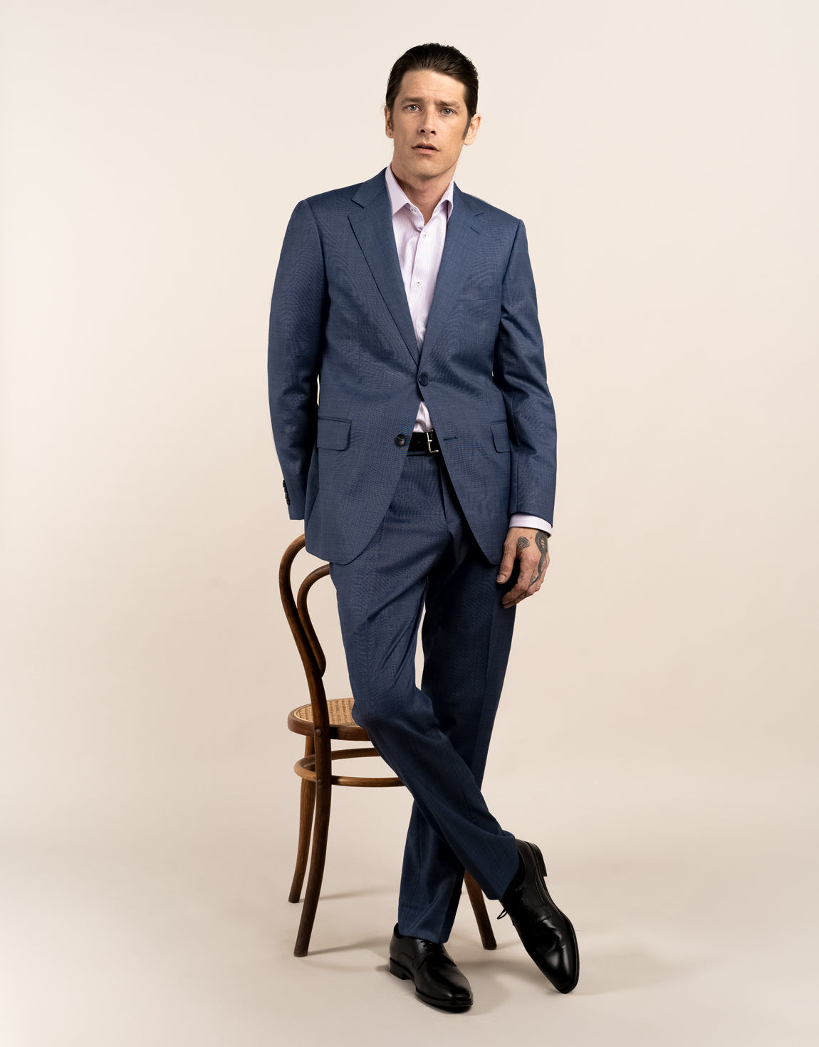 Vinnie is 185cm wearing size 100 Regular jacket & 84 trouser