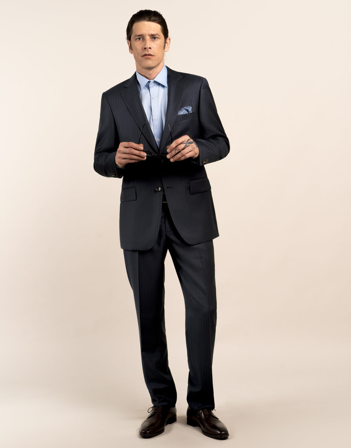 Vinnie is 185cm wearing size 100 Regular jacket & 84 trouser