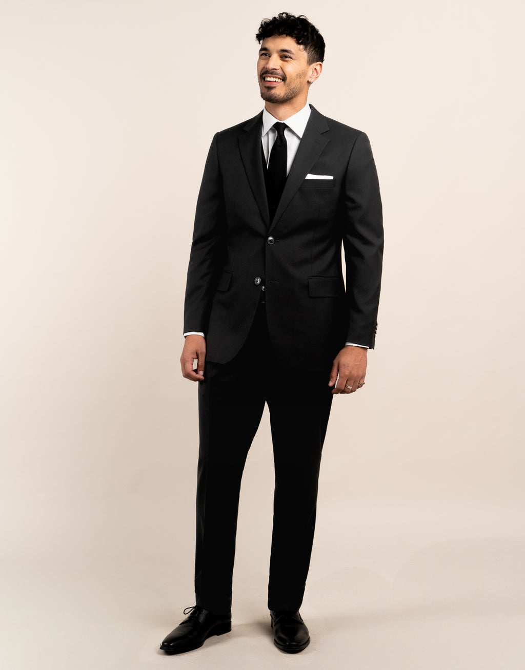 Shay is 185cm wearing size 100 Regular jacket & 88 Regular trouser