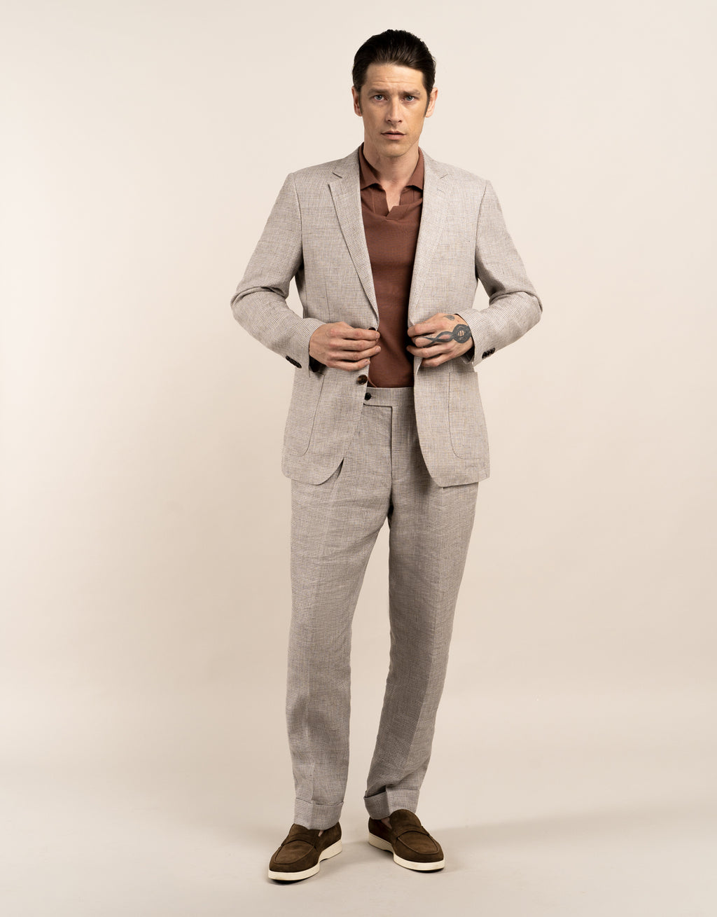 Vinnie is 185cm wearing size 100 Regular jacket & 84 trouser
