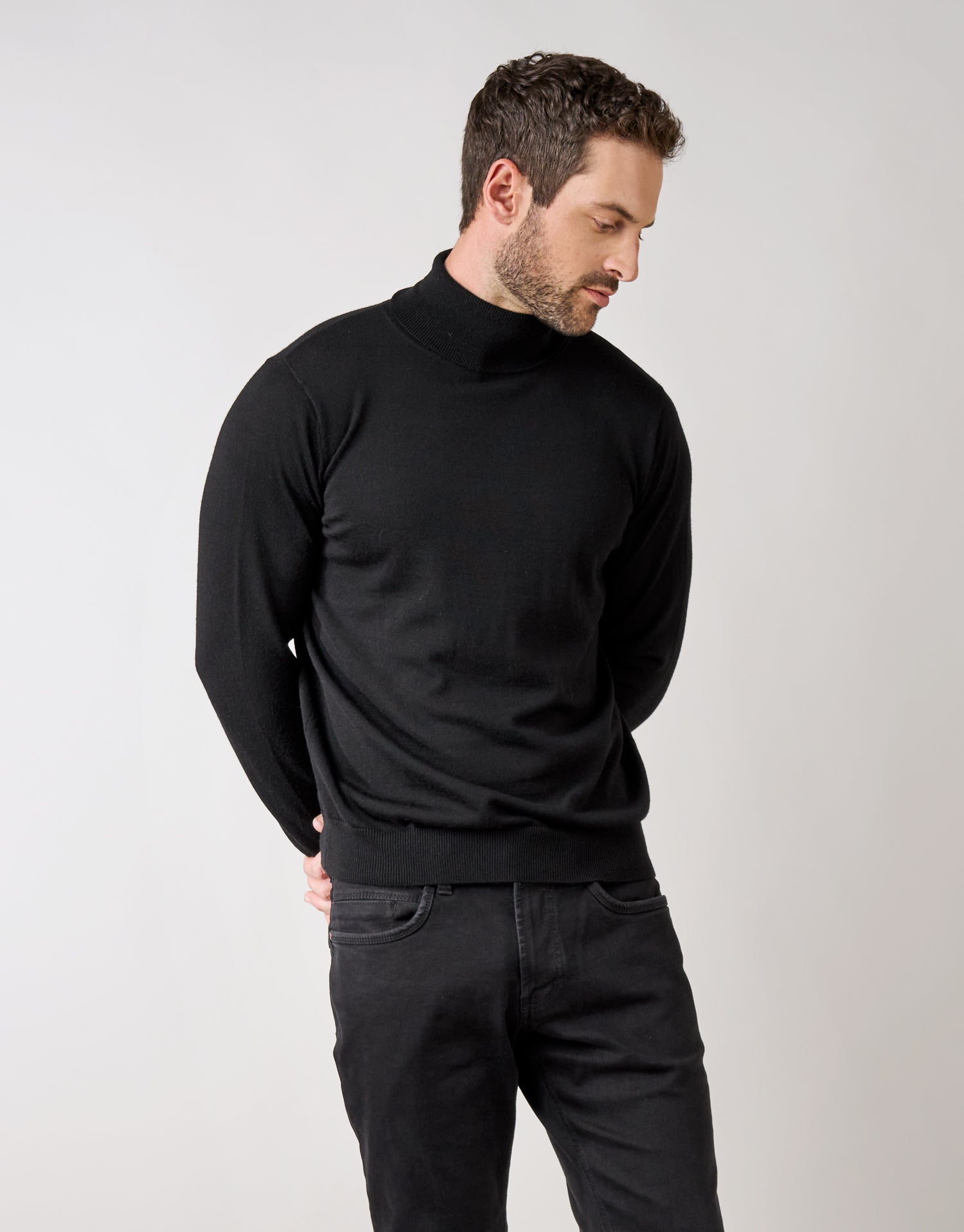 Mack is 190cm wearing size M