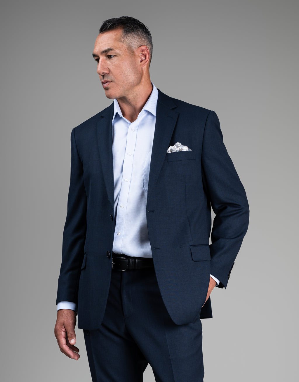 Scott is 191cm wearing size 112 Regular jacket & 92 trouser