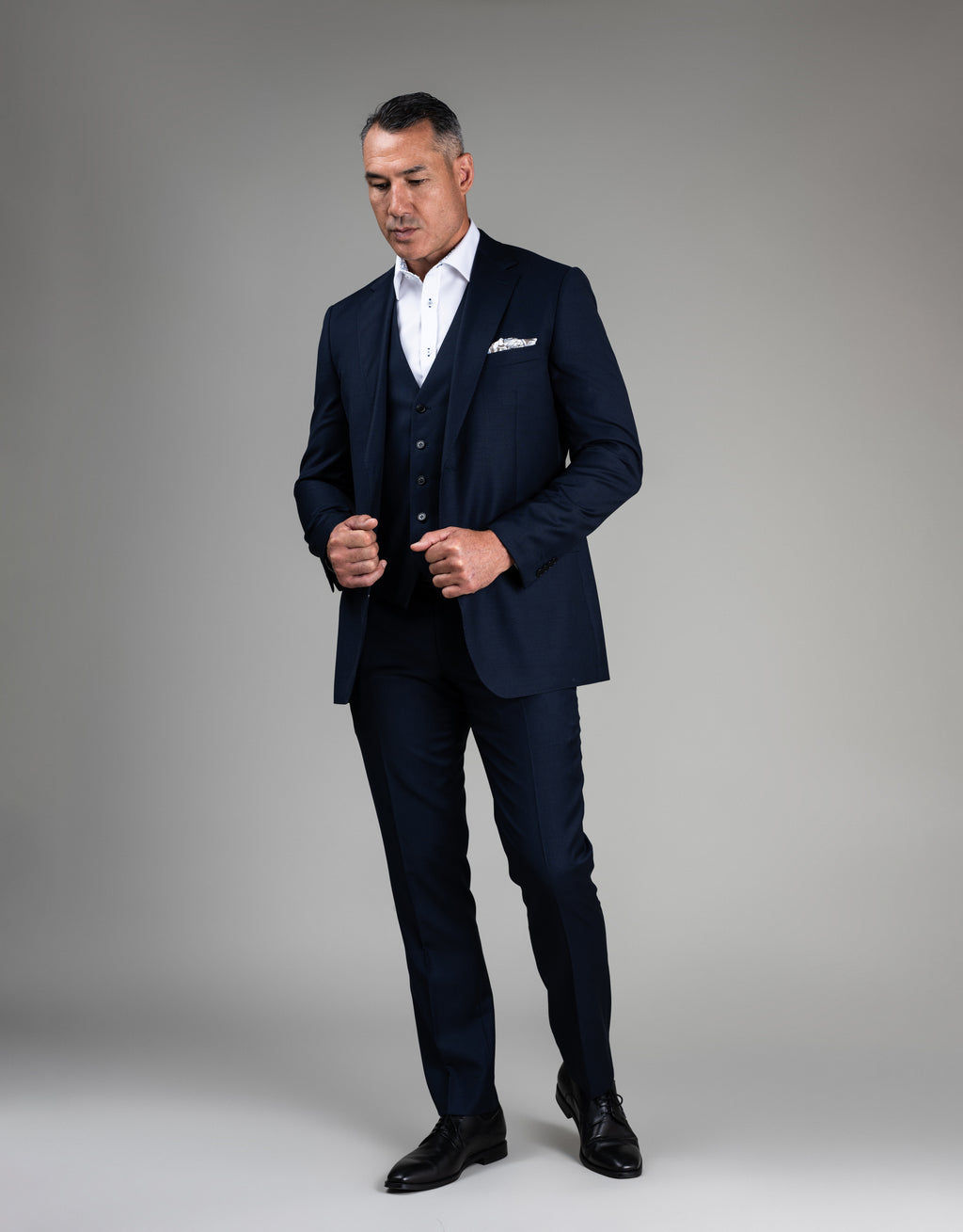 Scott is 191cm wearing size 112 Tall jacket & 92 trouser