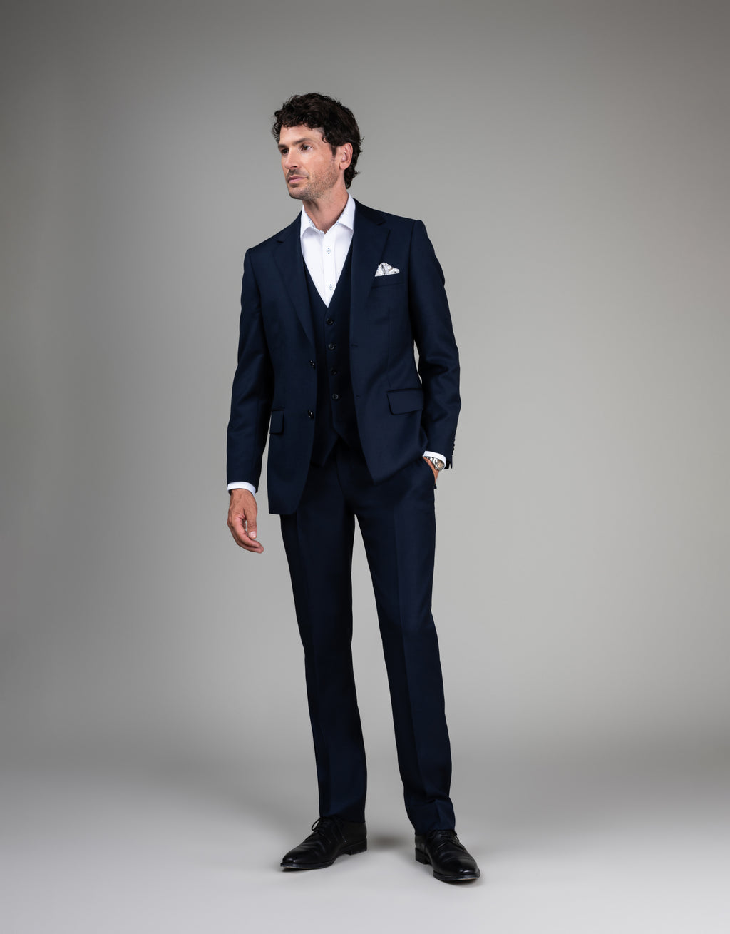 Tom is 185cm wearing size 96 Regular jacket & 84 trouser