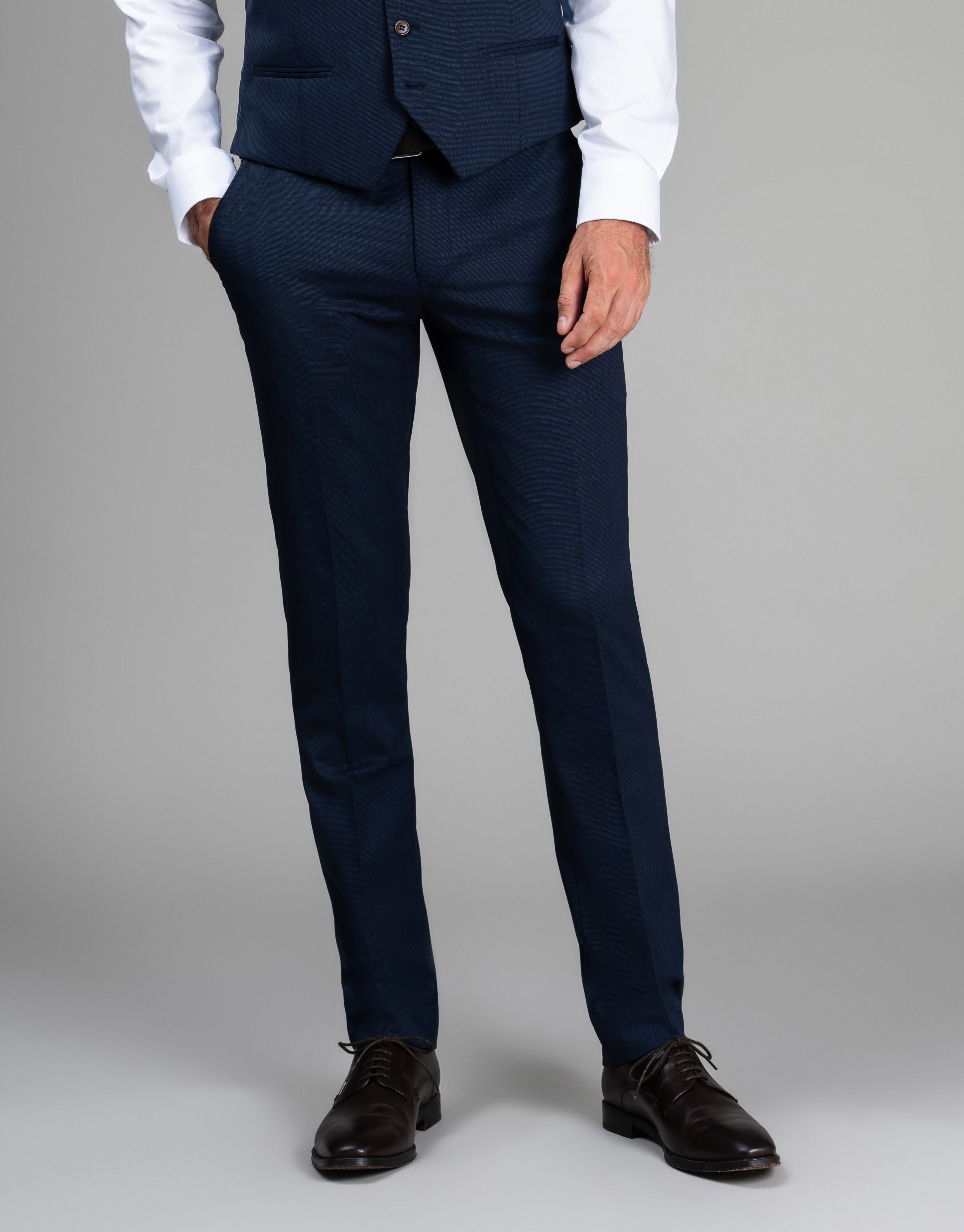 Tom is 185cm wearing size 84