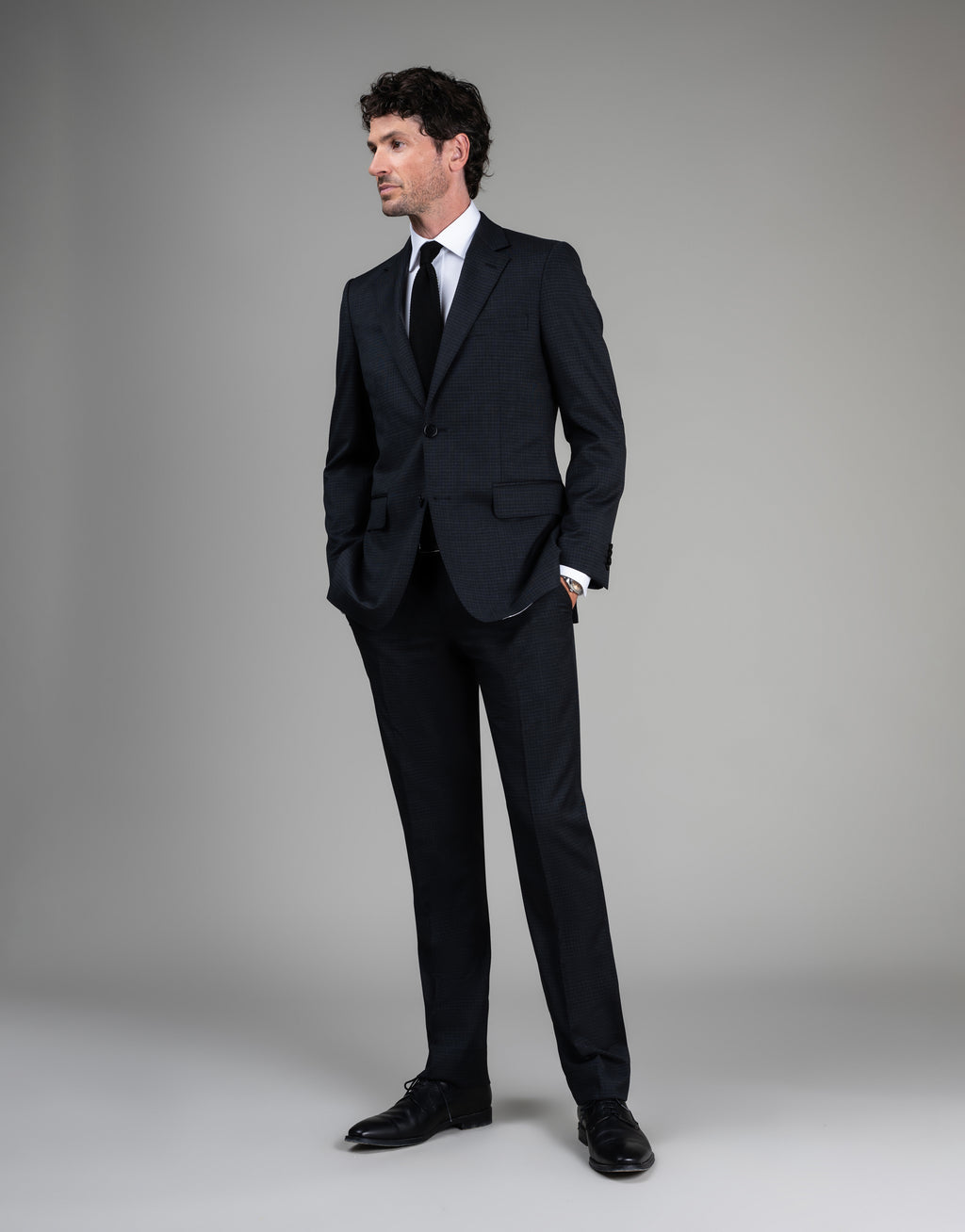 Tom is 185cm wearing size 96 Regular jacket & 84 trouser