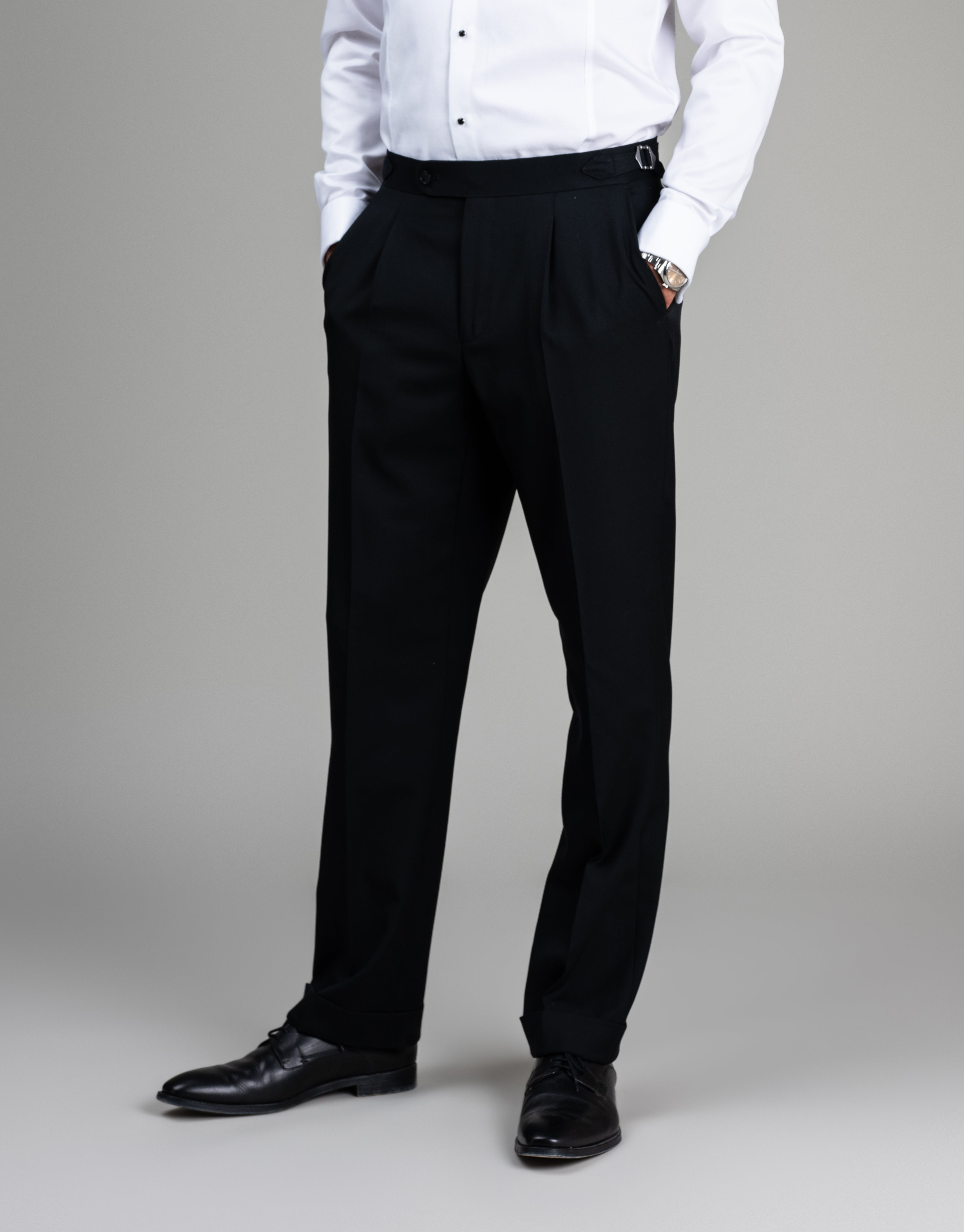 Tom is 185cm wearing size 84