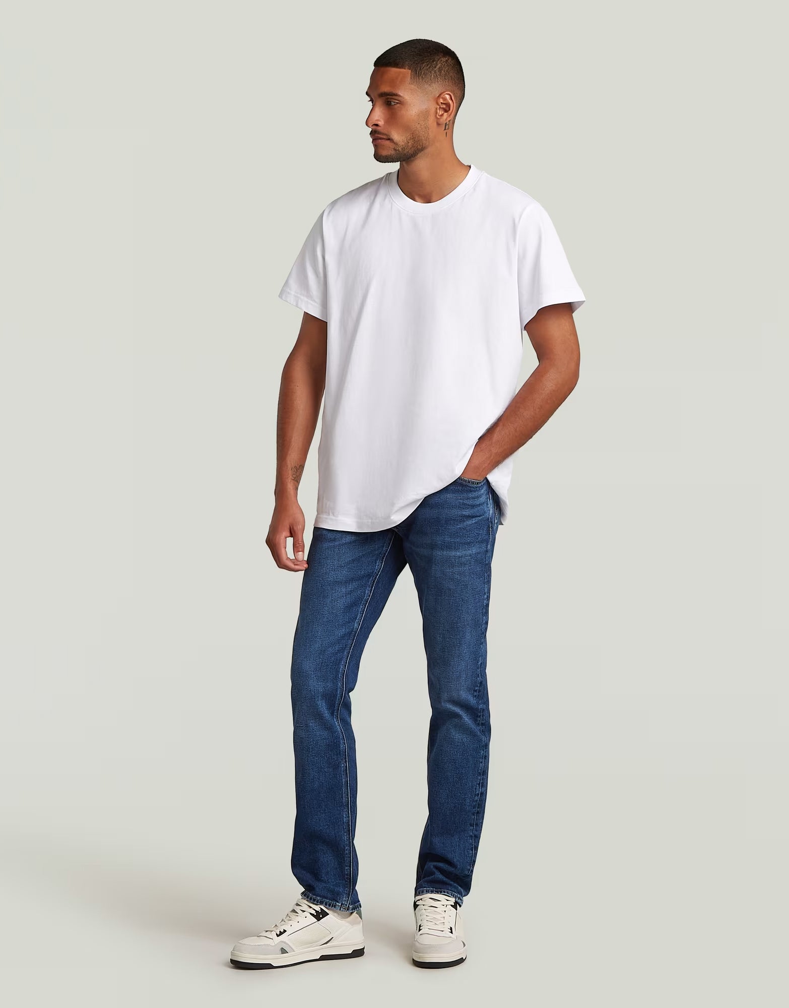 Model is 1.88m and is wearing a size 32/34 (Waist 82cm, Hips 97cm)