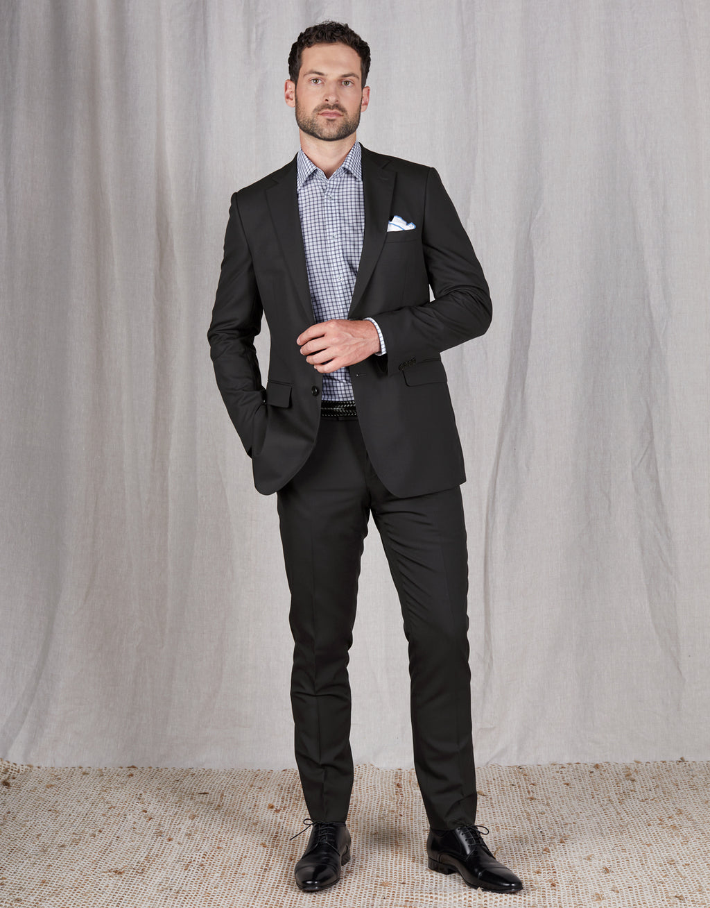 Mack is 190cm wearing size 100 Tall jacket & 84 trouser