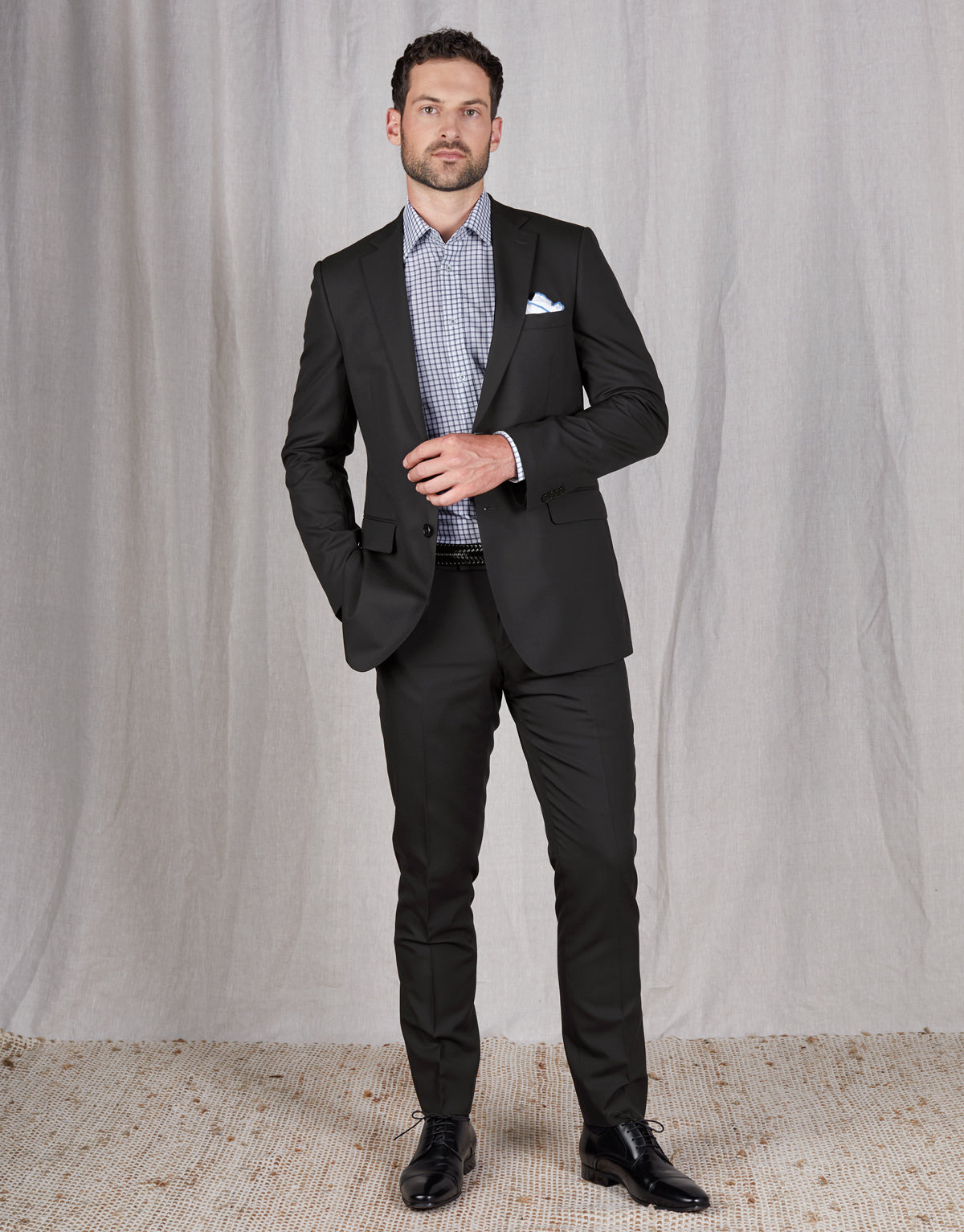 Mack is 190cm wearing size 100 Tall jacket & 84 trouser
