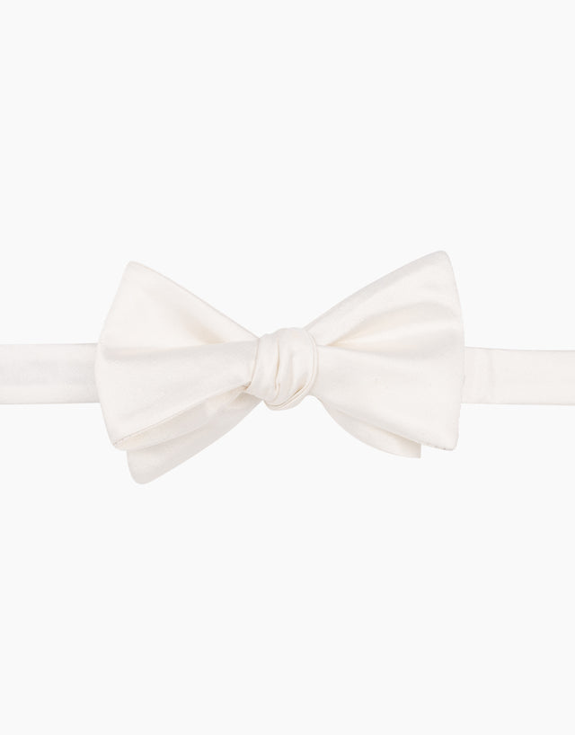 White silk selftie bow tie